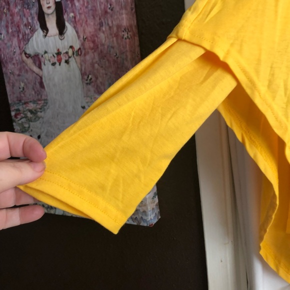 😊SOLD😊 NWT Great flowy top - Picture 2 of 5